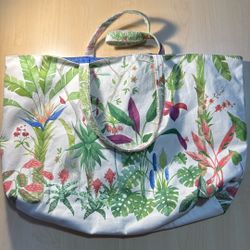 Beautiful Tote Bag In NEW condition Never Used 