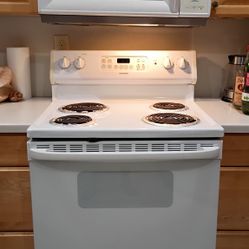 Kitchen  And Microwave Good Conditions 