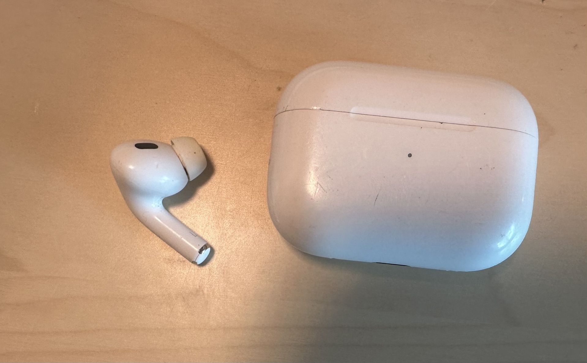 AirPods Pro 2nd Gen- Case And Left Earbud