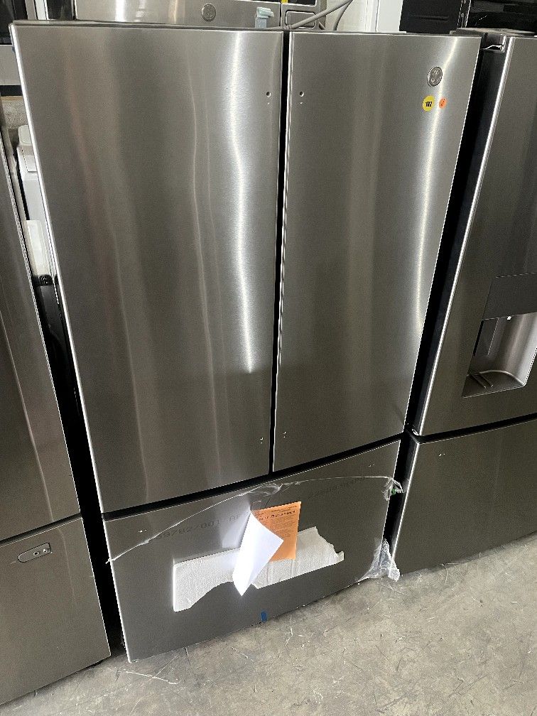 GE 36” 27.0 cu. ft. French Door Refrigerator in Stainless STEEL $1000
