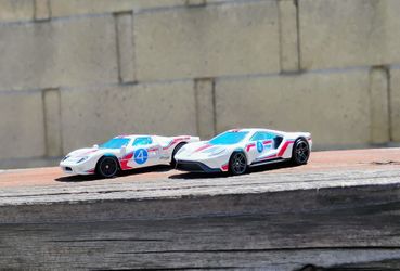 Hot Wheels 2017 Ford GT and GT40 Gumball 3000 Edition