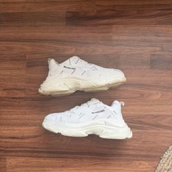 Balenciaga Triple S Logo 