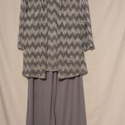 R & M Richards Gray Silver Top With Matching Gray Pants Size 8