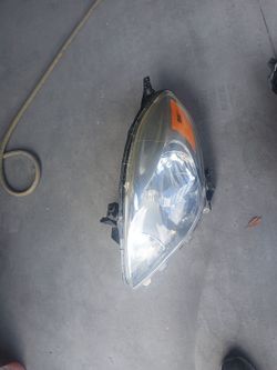 2012-2014 Nissan Versa Headlight