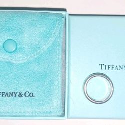 Tiffany & Co. Ring iconic vintage Size 5. Silver. With box and dust bag. 