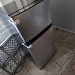 Insignia Mini Fridge And Freezer