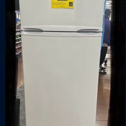 Avanti 7.3 Cu. Ft. Top Freezer Refrigerator - White NEW