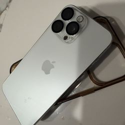 15 Pro Max 256gb, Fully Unlocked To All Carriers 