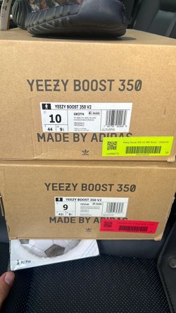 Both Yeezy 350 sand taupe size 9 mx rock size 10