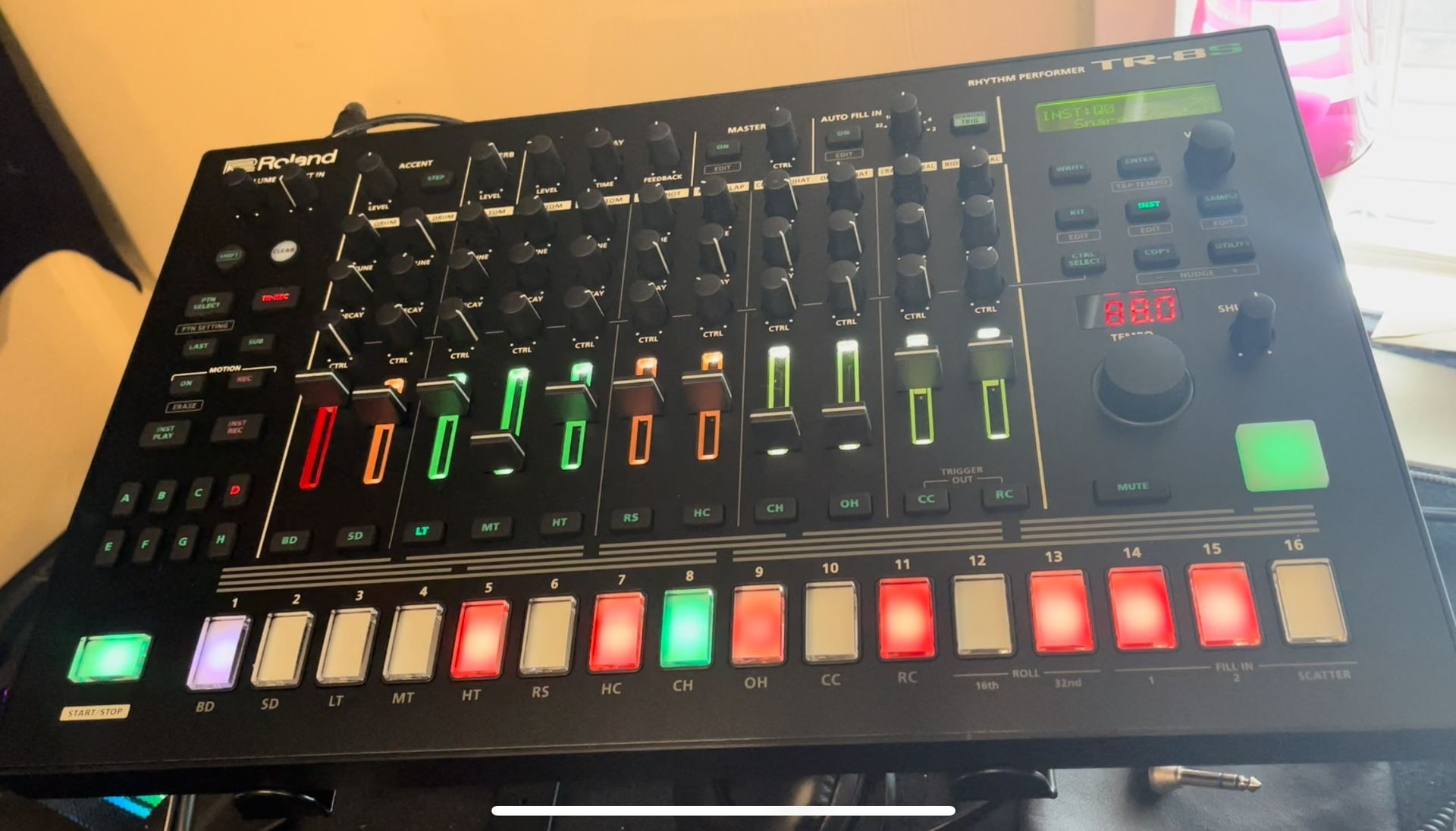 Roland TR8s