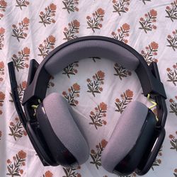 Multifunction Gaming Headset with Detachable Cable (Gray Cushions)