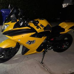 2009 Yamaha FZ6R