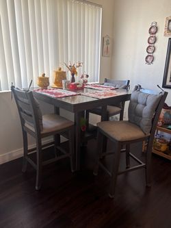 Dining table, pull out sofa bed