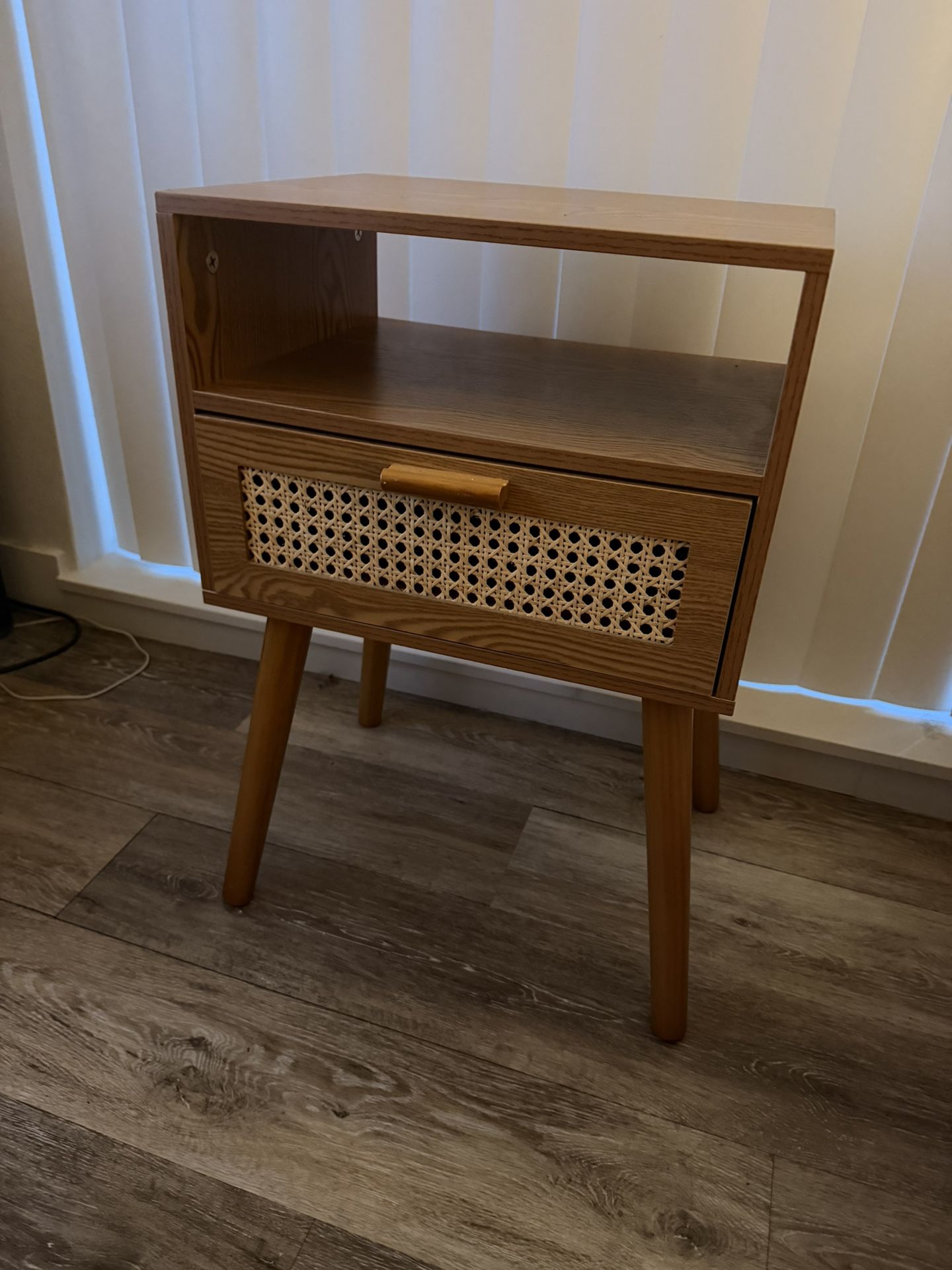 Bedside table/Night stand