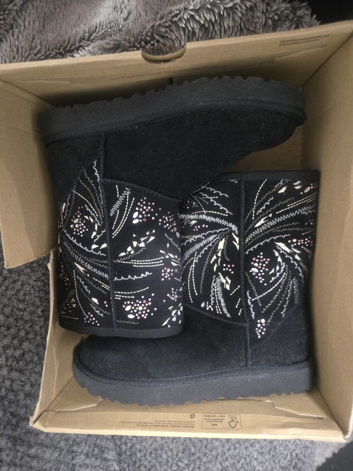 Size 7 UGG boots
