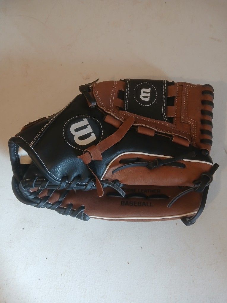 New Wilson Youth Baseball Glove 12 Inch A0350TR12