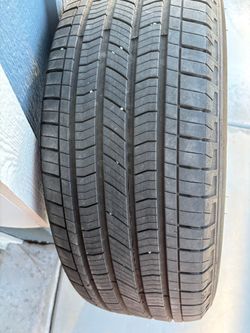 Used Car Tire with Good Tread