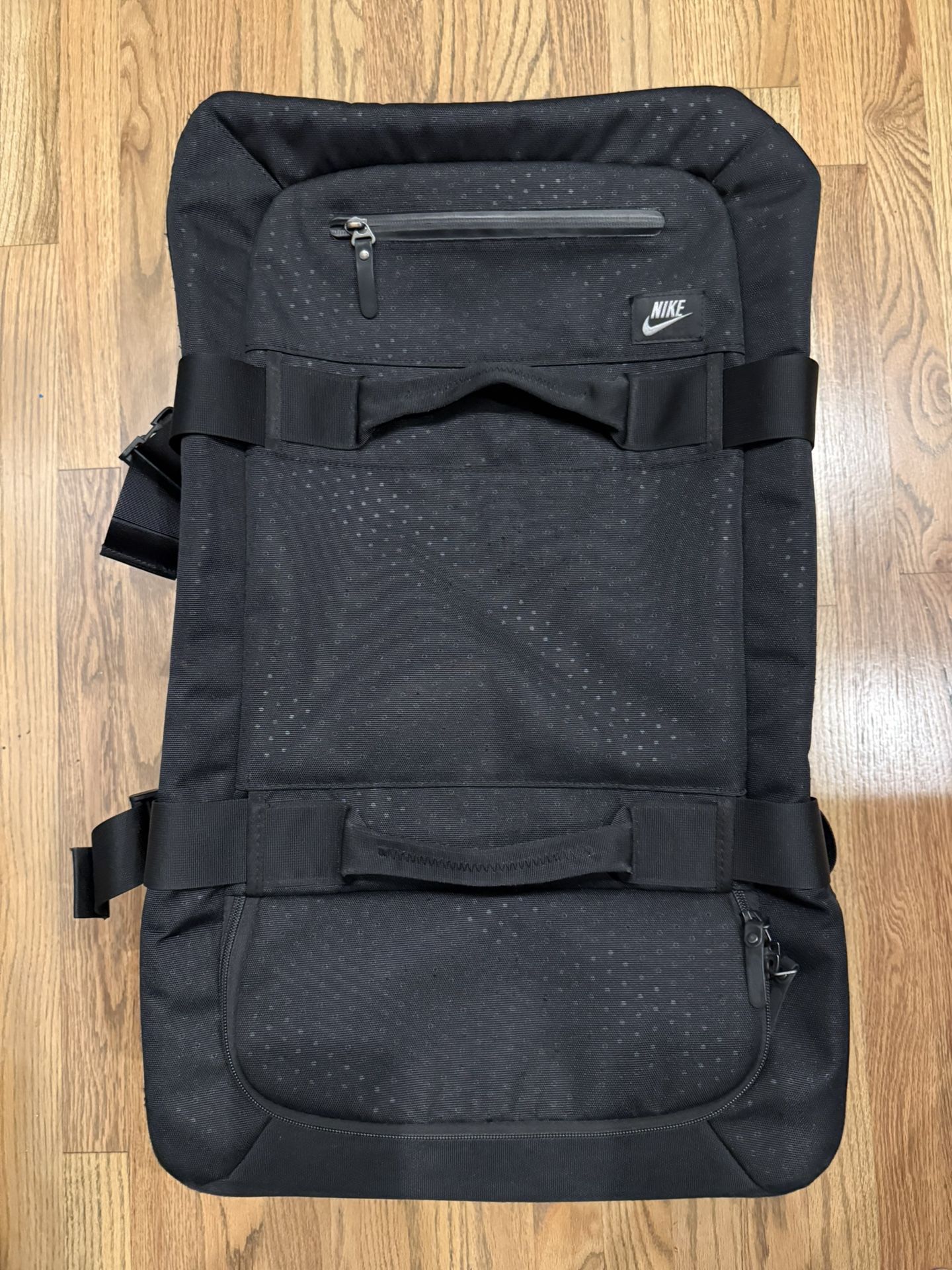 Nike Wheeled Luggage Bag With Handle
