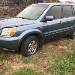 2006 Honda Pilot Parting out parts hood bumper fender headlights radiator condenser fan assembly engine transmission rim weel interior rear hatch door