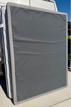 Like New 5” Low Profile Box Spring / Foundation – Clean & Sturdy