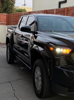 Running board Toyota Tacoma 24 & up