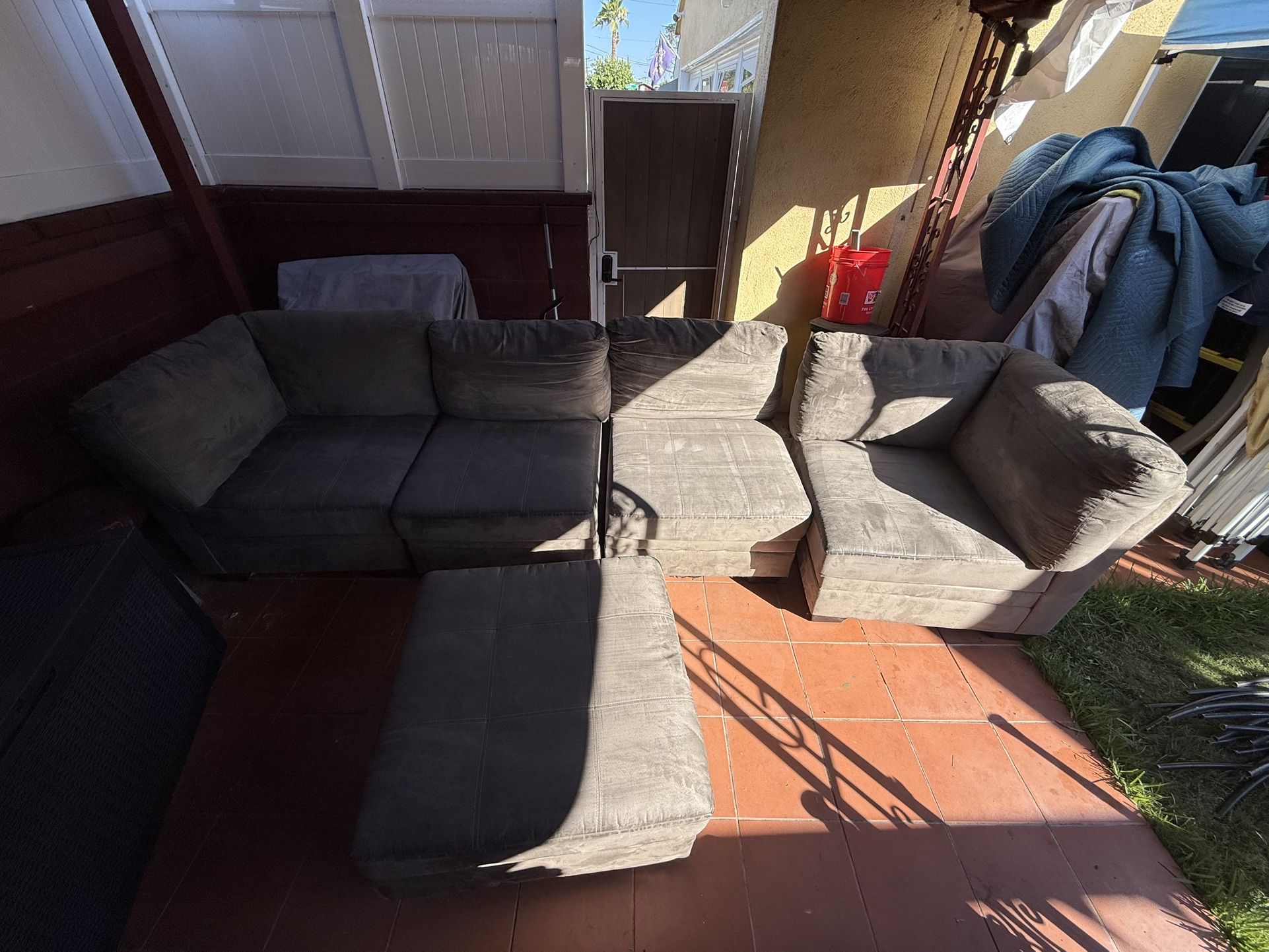 Sectional Couch With Ottoman 