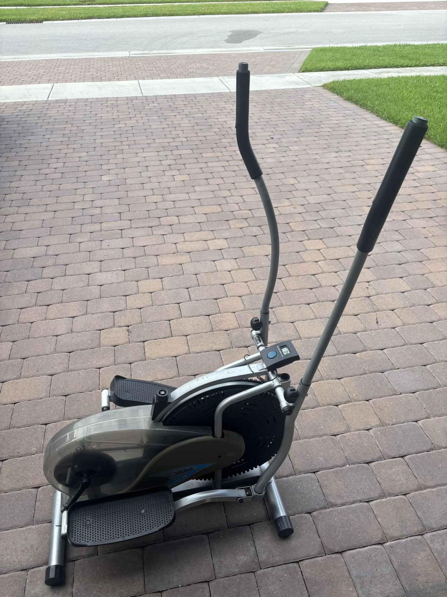 Orbitrek elliptical Machine