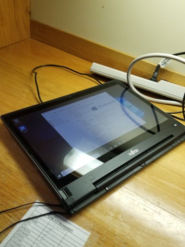 FUJITSU COMPUTER/TABLET WITH WINDOW 10 PRO SUPER FAST (T1007)