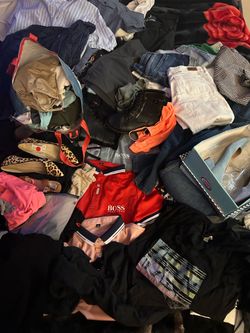Lote de ropa y zapatos de mujer y hombre: tallas S a M para mujer, y XL para hombre. $50