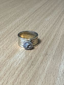 14K SOLID GOLD RING WEIGHTS OVER 10.86 GRAMS.