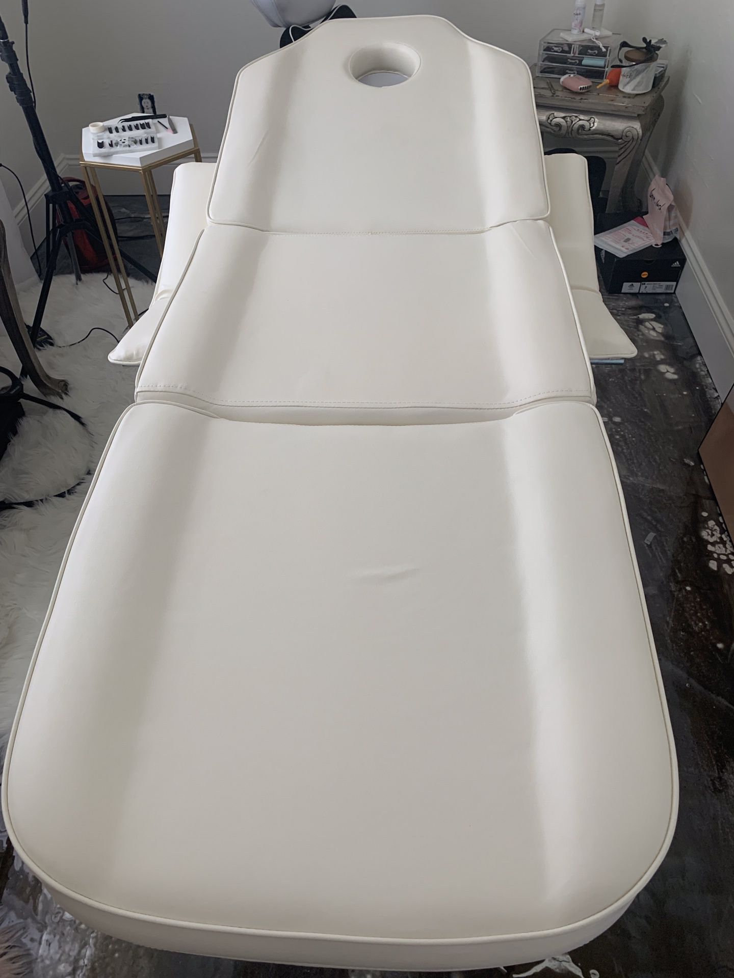 Brand new white massage/lash table