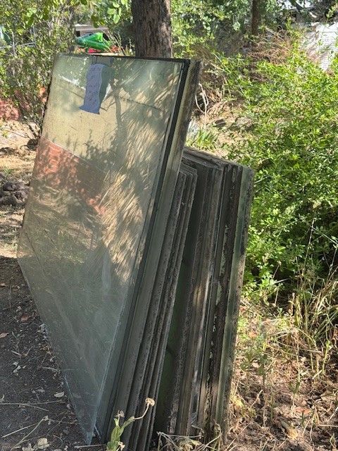 [FREE] tempered glass, many large pieces