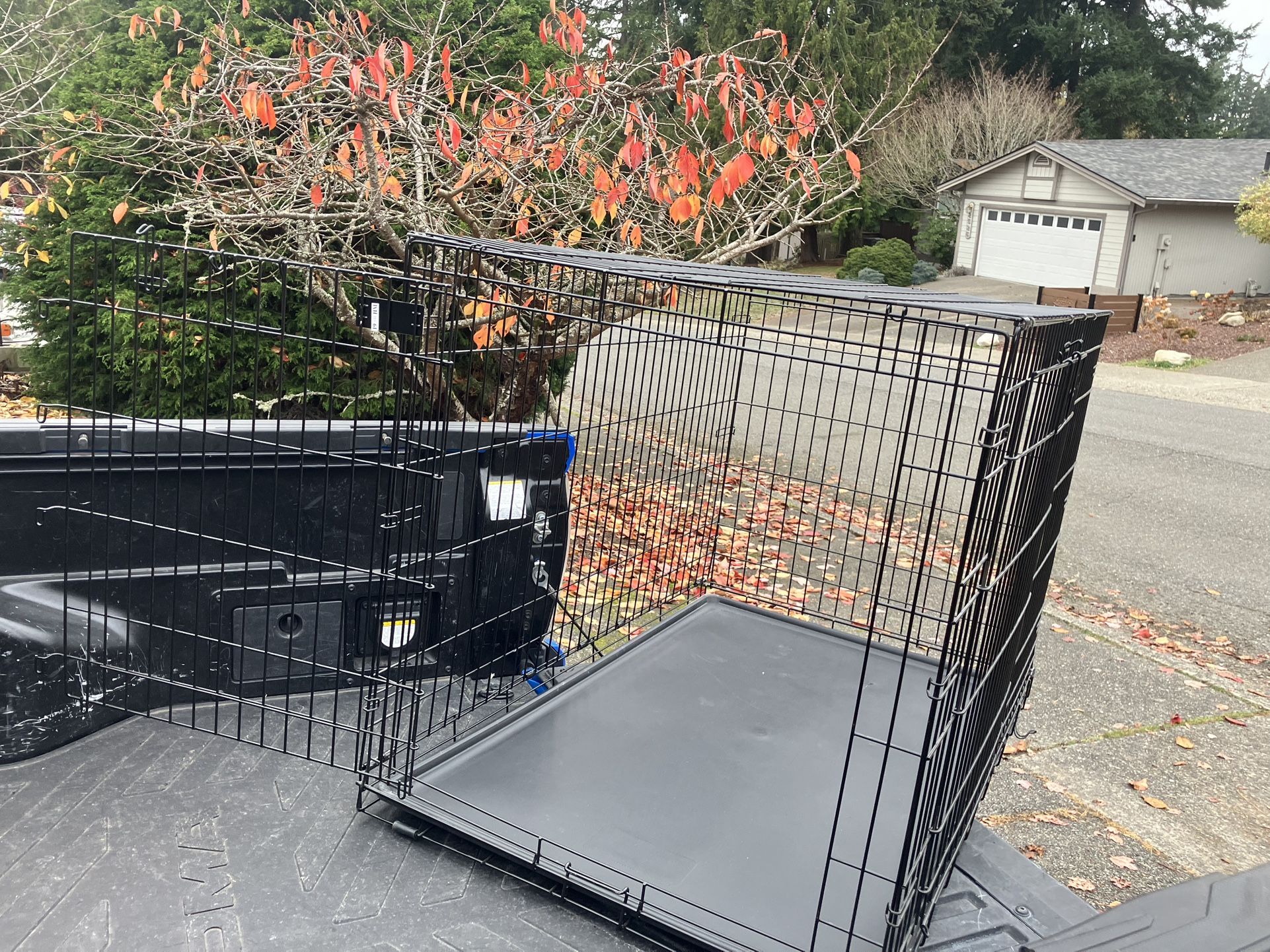 XXL Large Dog Kennel Crate Collapsible Like New 48”L by 30”W by 32” H