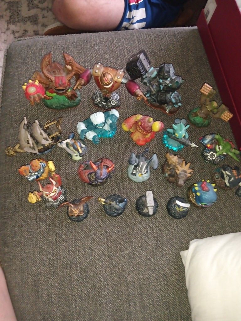 Lot Of 21 Skylanders
