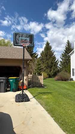 Lifetime basketball hoop