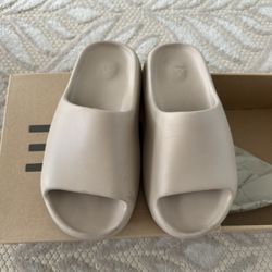 Adidas Yeezy Slide (first release)