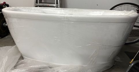 Woodbridge White Freestanding Bathtub (new)