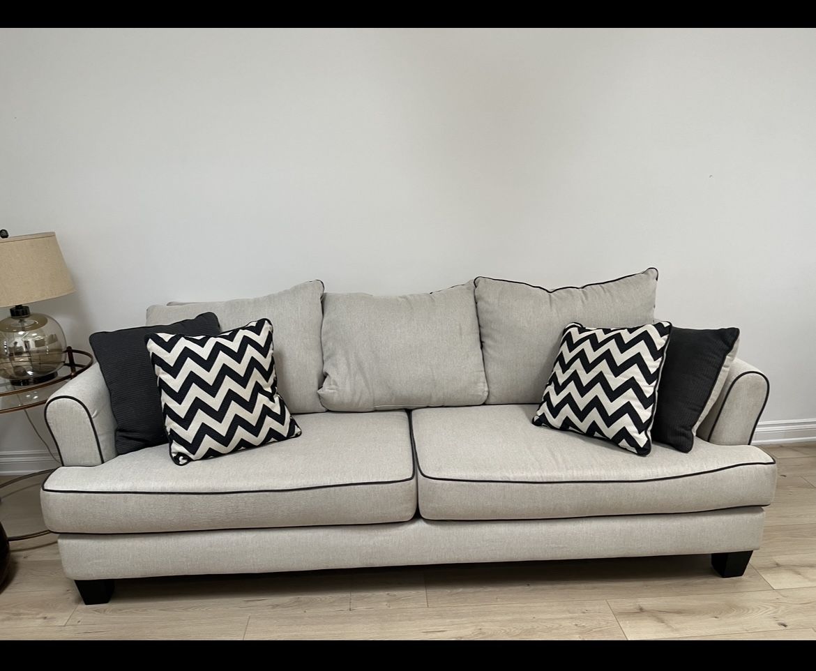 Lovely Sofa Set— WILL DELIVER 