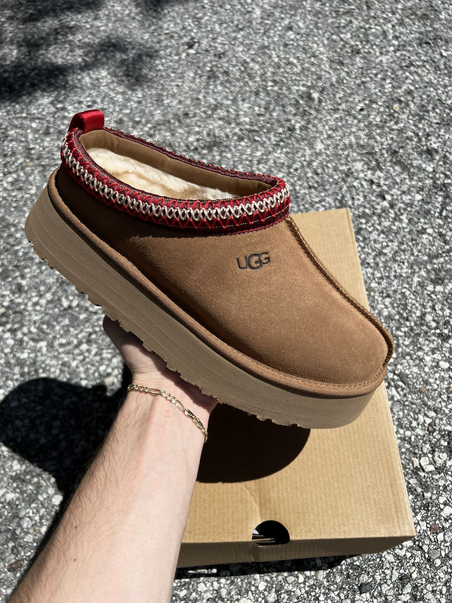 UGG “TAZZ” Slipper