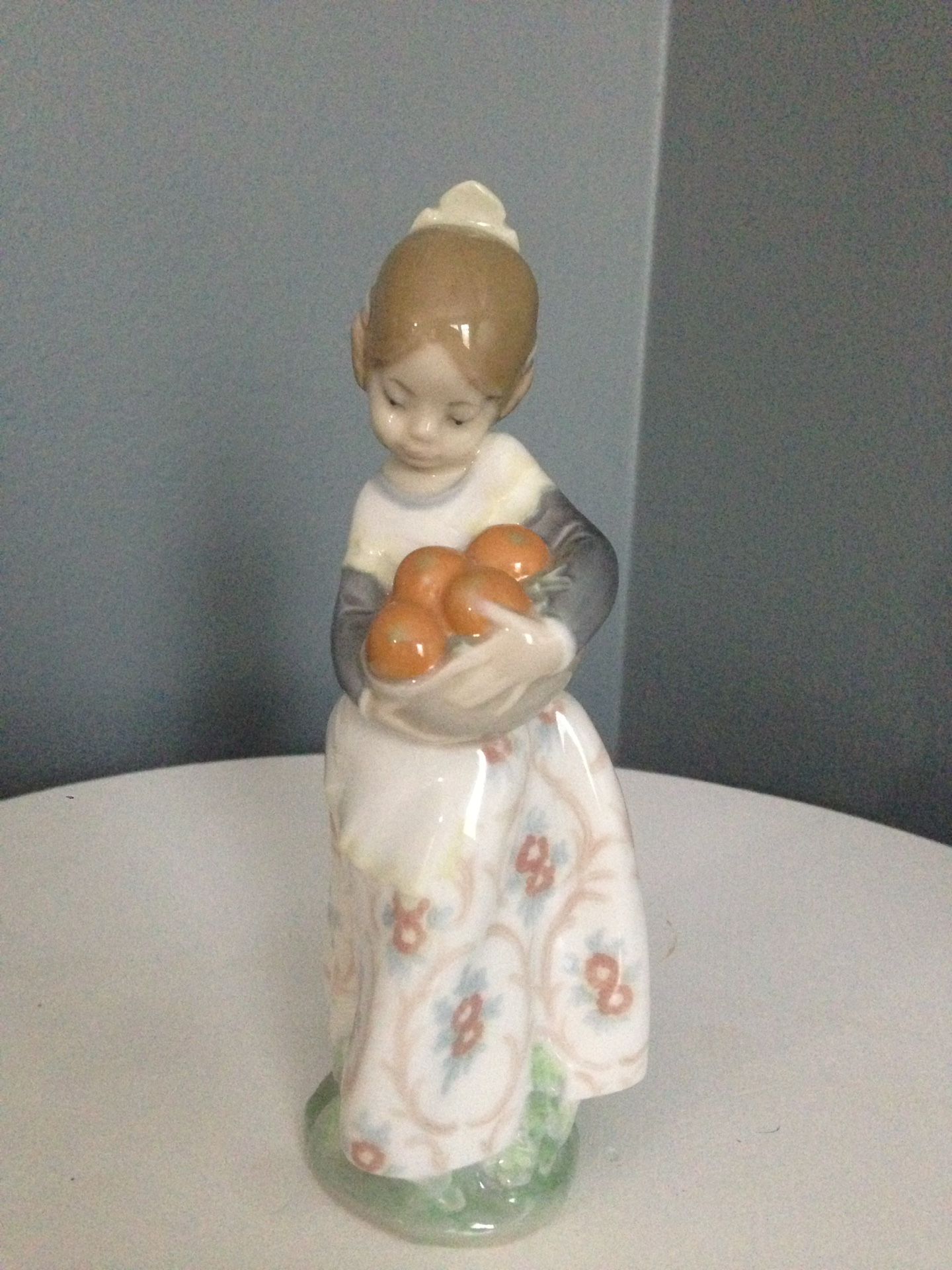 Lladro "Girl from Valencia" - Porcelain Figurine