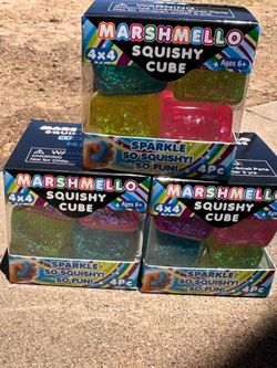 Squishy cubes (4 dif colors)