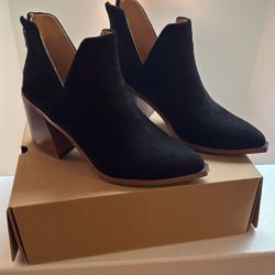 Women’s Size 7 Ankle Booties 