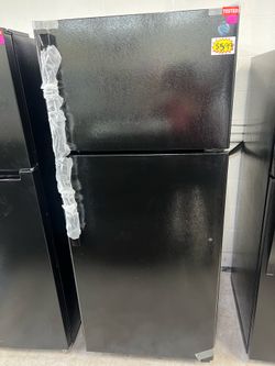 GE refrigerator top and bottom in color black