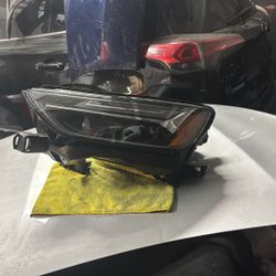 2021 2025  Audi Q5 Right Headlights 