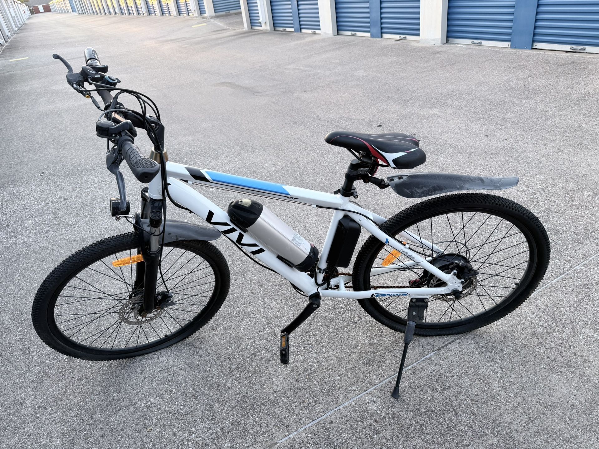 Viví Electric Bike $200 Obo **NEEDS BATTERY TANK**