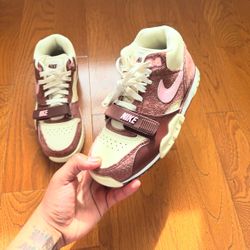 Air Trainer 1 Valentines Day Exclusive 