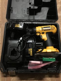 DeWalt 18v XR DRILL Two battery