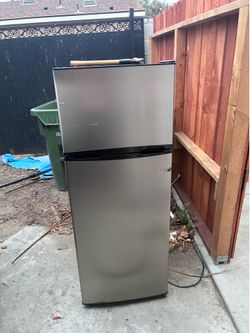 Mini refrigerator