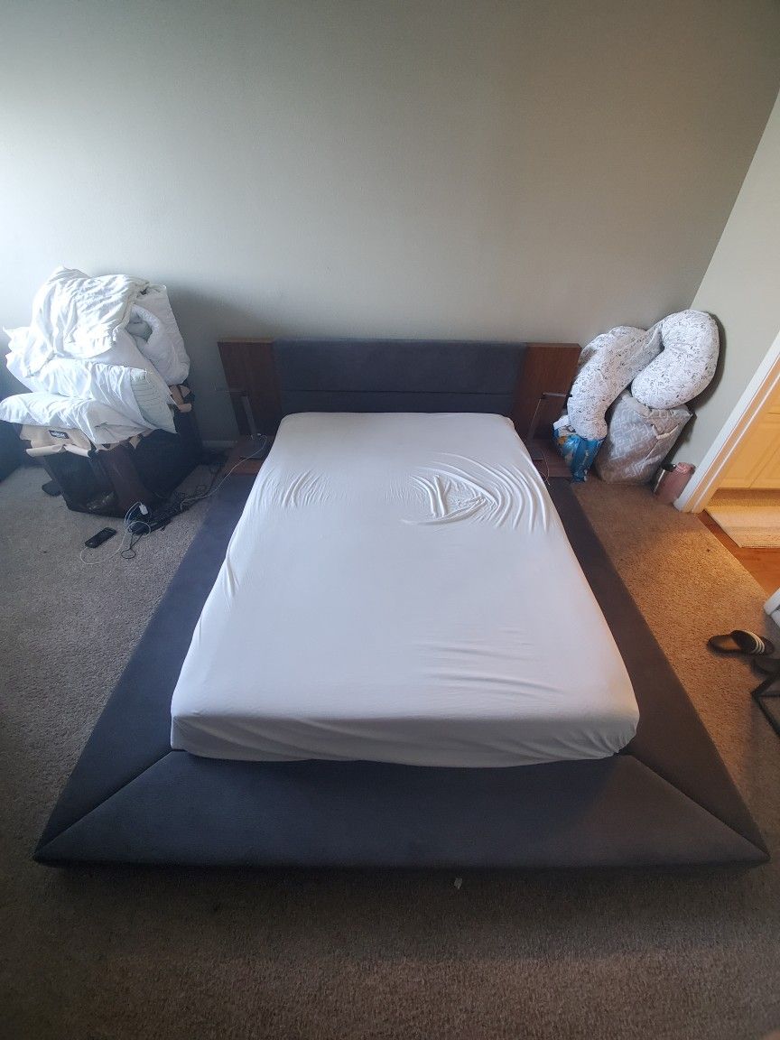 Platform bed - Like new