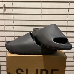 Yeezy Slide ~ 14m/13m  ~ Granite Gray